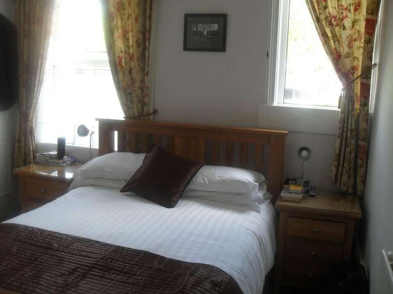 Hostal Albany Guest House