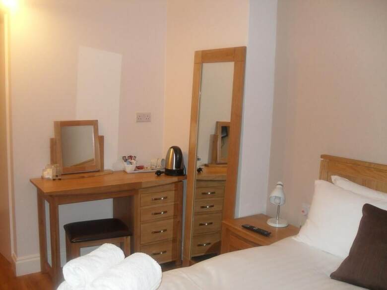 Hostal Albany Guest House
