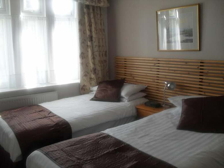 Hostal Albany Guest House