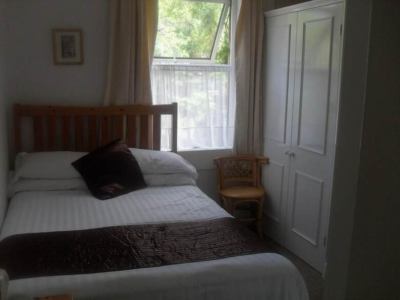 Hostal Albany Guest House
