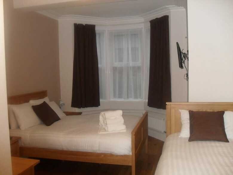 Hostal Albany Guest House