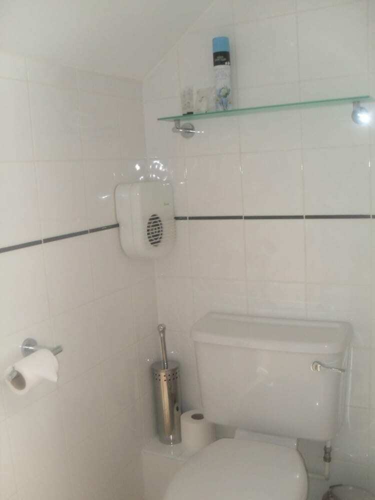 Hostal Albany Guest House