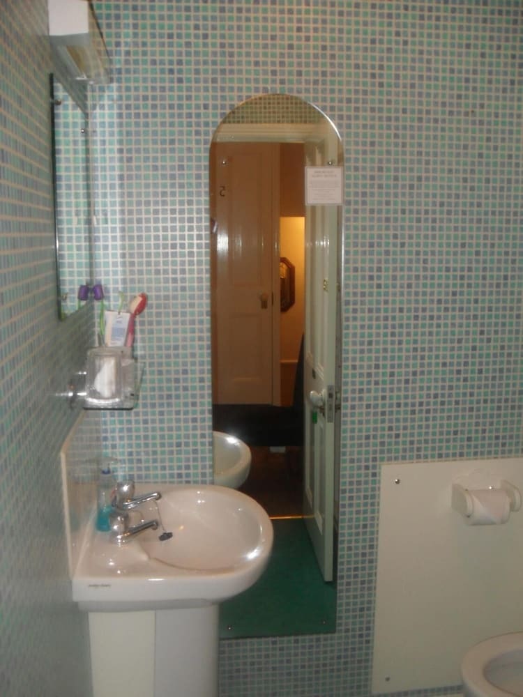 Hostal Albany Guest House
