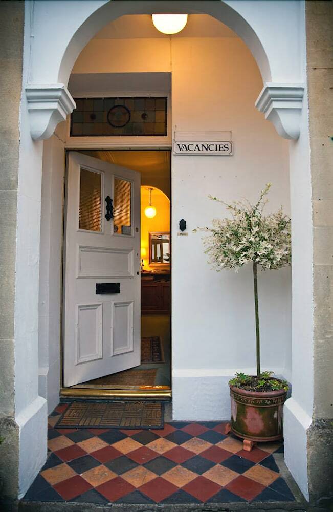 Hostal Albany Guest House