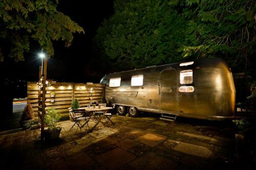 Hostal The Cedars Bed & Breakfast
