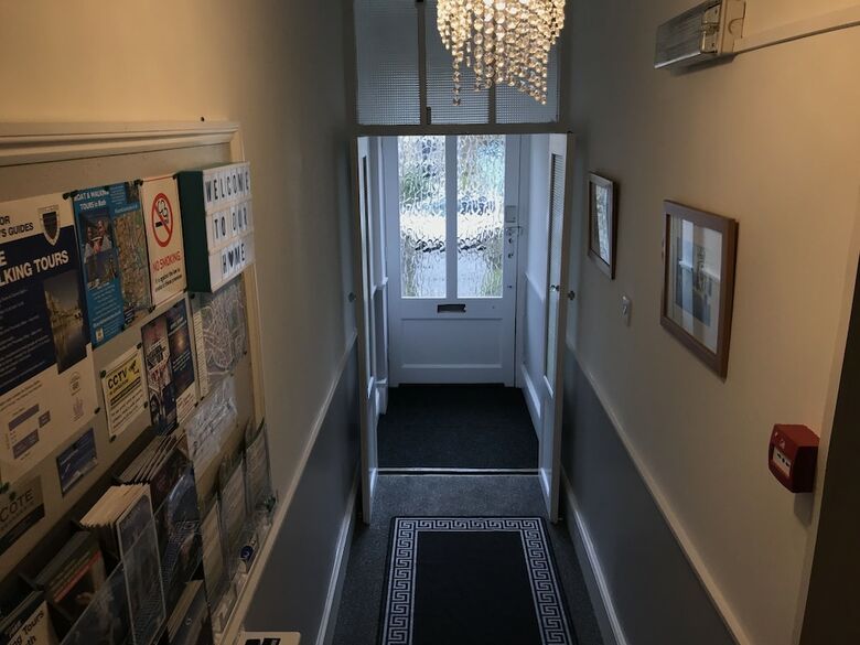 Hostal Lynwood House