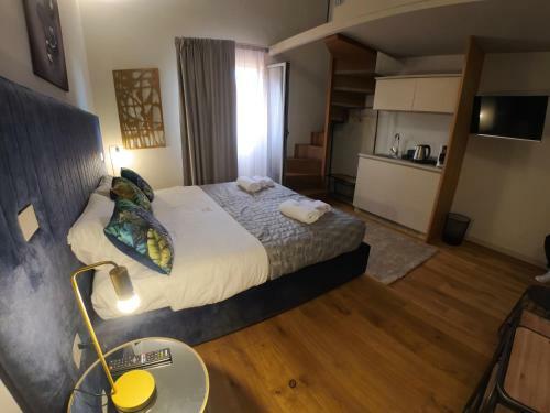 Hostal Atenea Palace Rooms