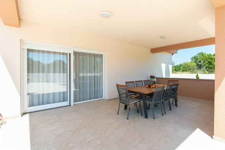 4* Villa First Hill With Heated Pool, Zaton