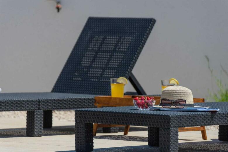 4* Villa First Hill With Heated Pool, Zaton