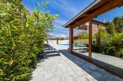 Villa Luxury Villa With Pool