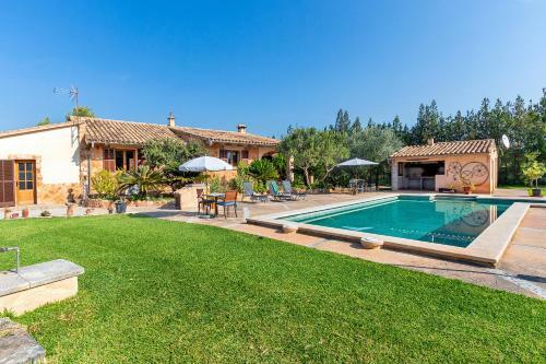 Country House With Amazing Pool In A Beautiful Rural Setting