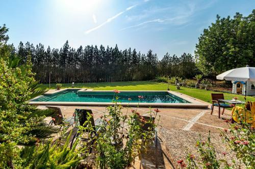 Country House With Amazing Pool In A Beautiful Rural Setting