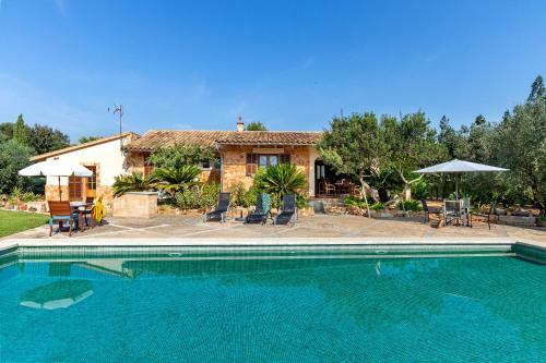 Country House With Amazing Pool In A Beautiful Rural Setting