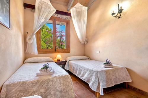 Country House With Amazing Pool In A Beautiful Rural Setting