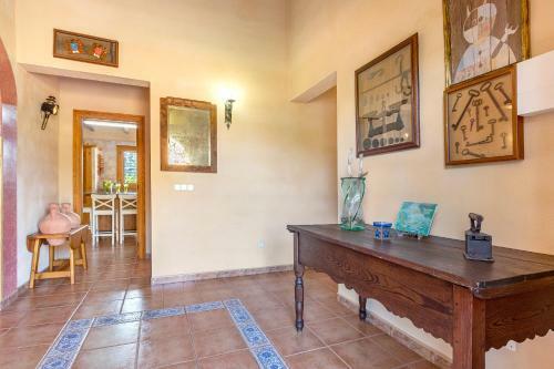 Country House With Amazing Pool In A Beautiful Rural Setting