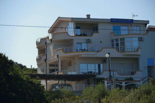 Belvedere Apartments With Seaview