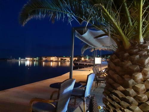 Apartments Amazing Sunset 100m From Sea