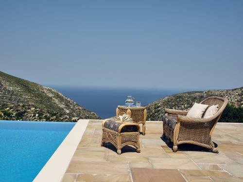 Karousa Villa