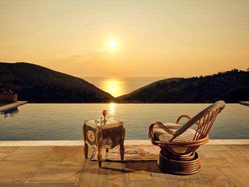 Karousa Villa