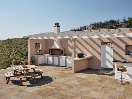Karousa Villa
