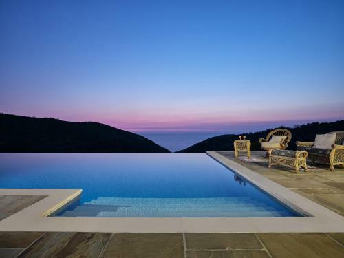 Karousa Villa