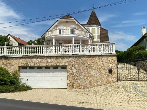 A- Villa (vend�gh�z)