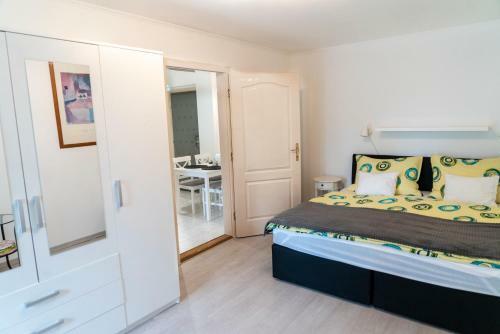Hostal K�k Hull�m Vend�gh�z