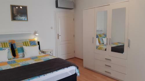 Hostal K�k Hull�m Vend�gh�z