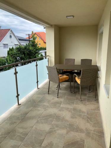 J�nos Apartman