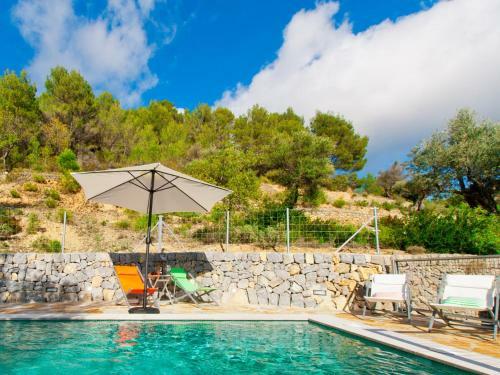 Villa Mancor Pool & Mountain Views
