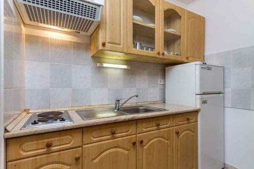 Apartment In Balatonmariaf�rdo 40852