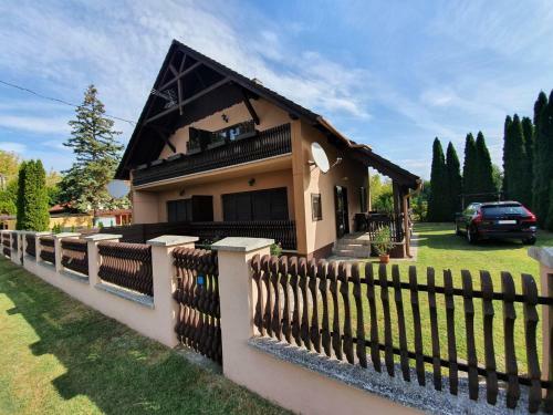 Varga Gardens Balatonm�riaf�rd?