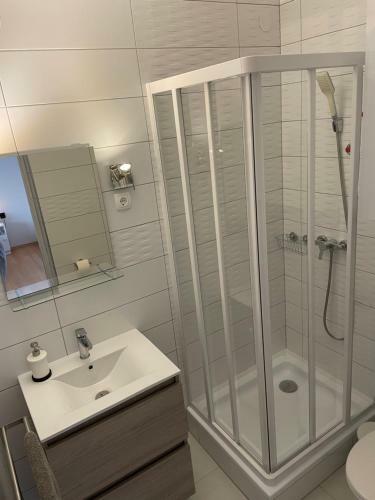 Hostal Pingvin Cukr�szda Apartman Fels? Szint