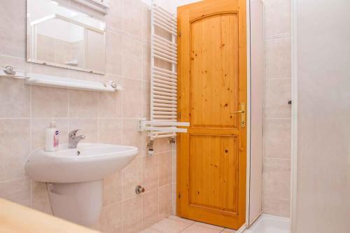 Apartment In Balatonmariaf�rdo 40858