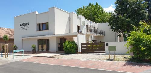 Bed & Breakfast Garden Club Panzi�