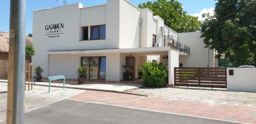 Bed & Breakfast Garden Club Panzi�