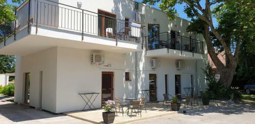 Bed & Breakfast Garden Club Panzi�