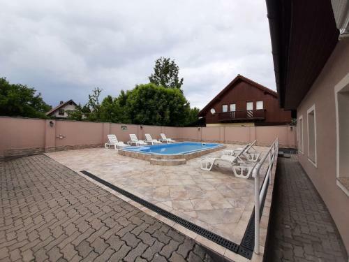 4 F�r�helyes Apartman