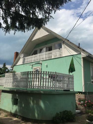 R�zsav�lgy Apartman