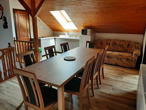11 F�r�helyes Apartman