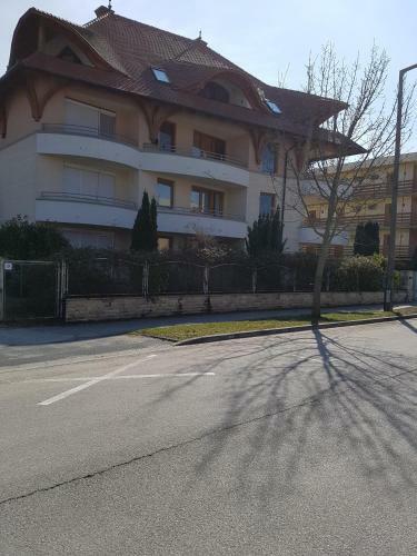 Napsug�r Apartman