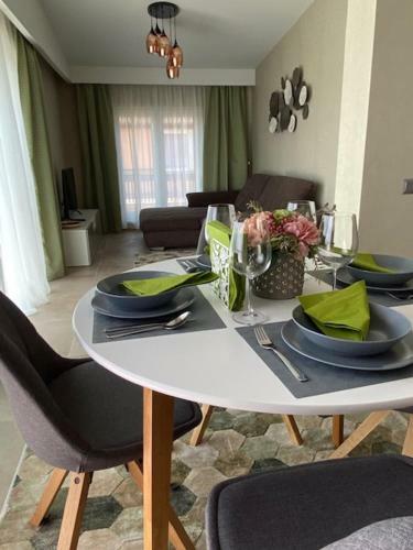 Lelle Sun And Pool Apartments