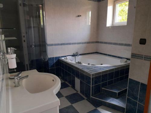 Fekete B�r�ny Apartman