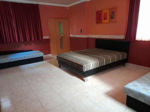 Fekete B�r�ny Apartman
