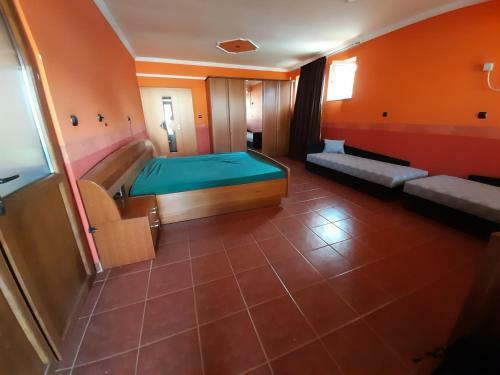 Fekete B�r�ny Apartman