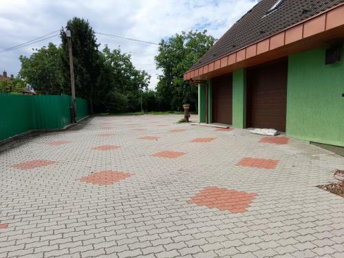 Fekete B�r�ny Apartman