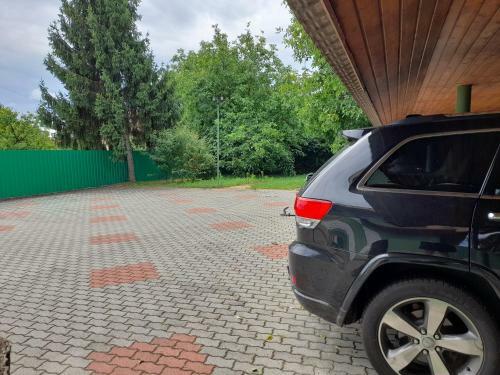 Fekete B�r�ny Apartman