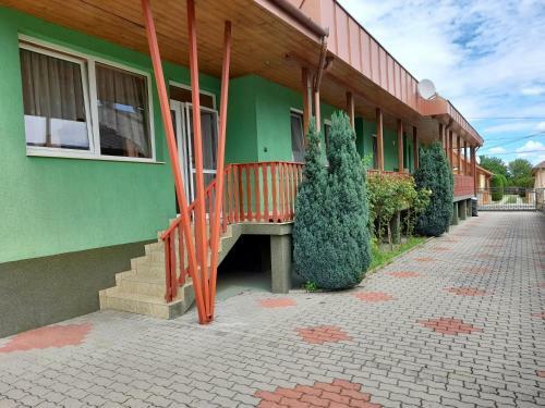 Fekete B�r�ny Apartman