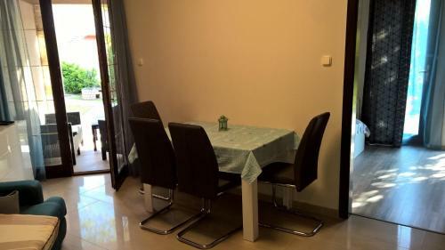 J�zminvir�g Apartman