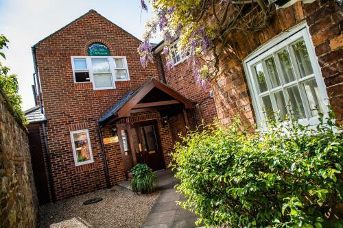 Old Wisteria Hotel